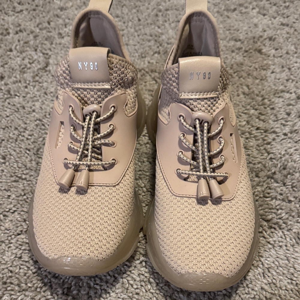 NWOT Steve Madden Women's Beige Gold Gemstones Textured Sneakers - Picture 4 of 7
